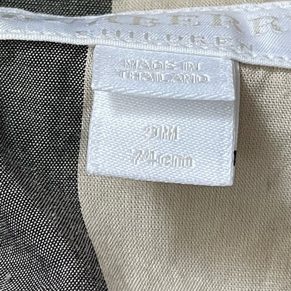 🎉🎉HOST PICK🎉 🎉   🎁CHRISTMAS🎄SALE Burberry baby/toddler Dress - Picture 3 of 4